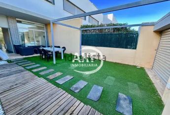 Alquiler de chalet adosado en Calle San Vicente Ferrer