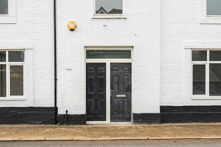 2 bedroom terraced house to rent - Photo 4