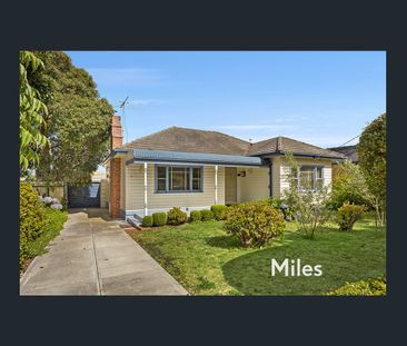 DELIGHTFUL HOME IN GREAT LOCATION! - Photo 4