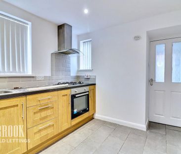 2 bedroom semi-detached house to rent - Photo 5