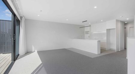 Modern 2-Bedroom Apartments in Prime Village Location - Walk to Beach - Photo 2