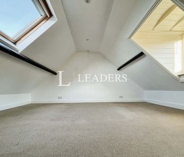 4 bedroom unknown to rent Central Stroud - Photo 6