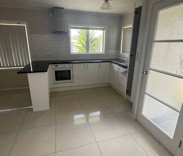 Lovely 4 Bedroom Family Home Otara - Photo 2