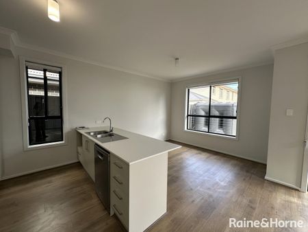 Cosy 3-Bedroom Home for Rent in Hillcrest! - Photo 5