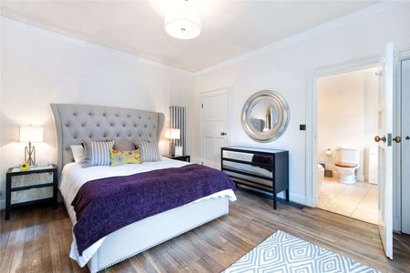 A charming terraced house providing spacious and neutrally decorated accommodation with a garage, off-street parking and a garden. - Photo 4