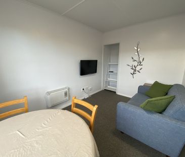 Fully furnished - Close to town on Alexandra Street - Photo 3