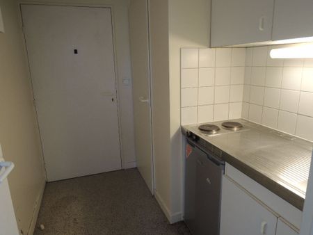 Appartement à louer - REIMS- AVENUE D'EPERNAY- - Photo 4