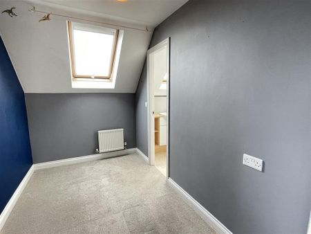 3 bedroom end of terrace house to rent - Photo 2