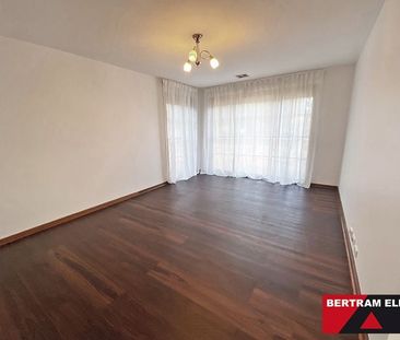 Stunning Home, Solar plus Tesla battery with Modern Amenities - Photo 5