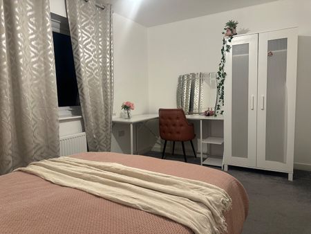 2 Bed Terraced House, Morton Hall Road, M12 - Photo 5