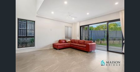 Modern 4-Bedroom Duplex in Prime Location - Photo 3