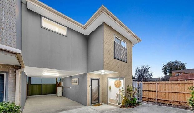 Noble Park - Photo 1