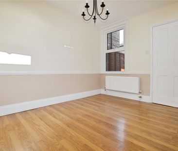 2 bedroom end of terrace house to rent - Photo 3