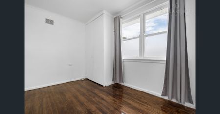 Comfortable & Convenient 3-Bedroom Home - Photo 4