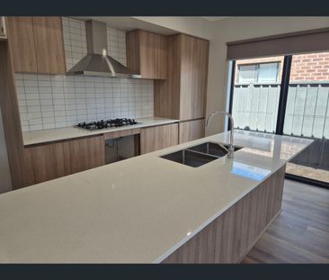17 Rangipo Street, Truganina, Vic 3029 - Photo 5