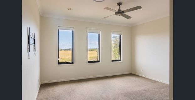 LARGE HOME WITH COUNTRY A OUTLOOK - ACCESS VIA ELK HORN PARADE - Photo 1