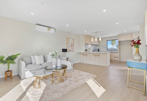 Mangere, 4 bedrooms - Photo 1