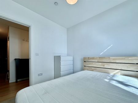 Ross Way, London - Photo 4