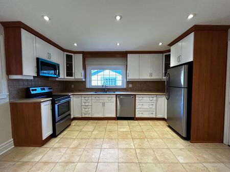 For Lease - 129 Kenwood Avenue, Toronto, Ontario - Photo 3