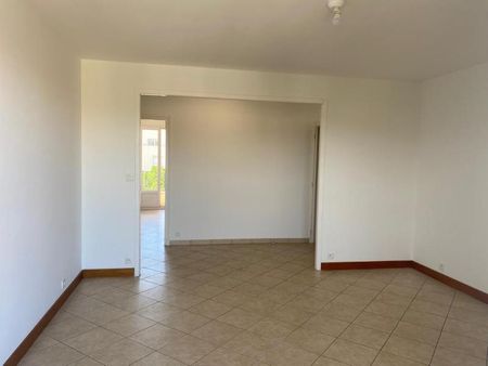 Location Appartement 3 pièces 69m² VALENCE 26000 - Photo 3