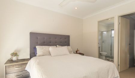 Family Home in Mount Louisa - Photo 3
