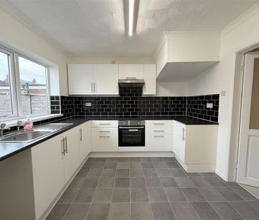 3 bedroom terraced house to rent - Photo 3