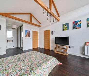 Sycamore Avenue, Woking, Surrey, GU22 - Photo 2