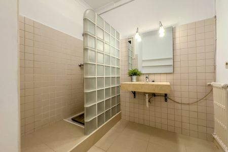 Nice interior room next to Sants train station - Photo 2