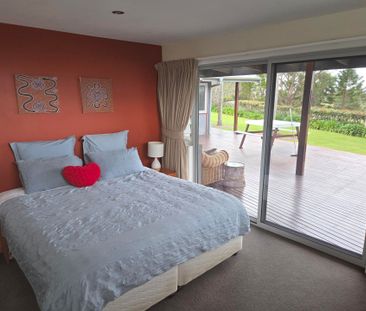 Vacation-Inspired Fully Furnished 3 Bedroom Residence - Photo 5