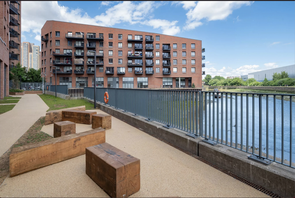 Skyline Apartments, London, E3 - Photo 1