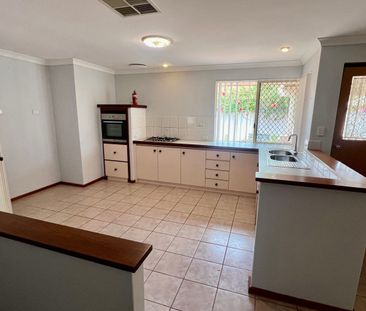 Family home in the heart of Erskine - Photo 6