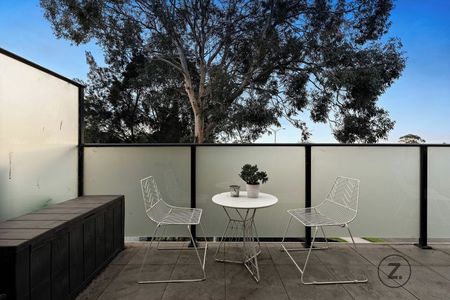 STYLISH 2 BEDROOM APARTMENT IN LEAFY BRIGHTON SETTING - Photo 5