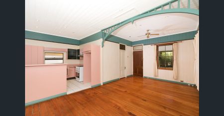 One Bedroom Cottage - Great Location - Photo 2