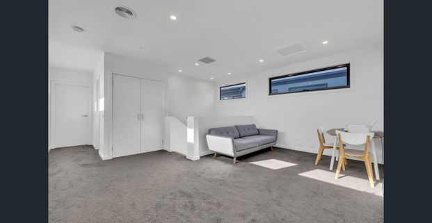 Sleek & Modern Executive Three Bedroom Townhouse and Study - Photo 1