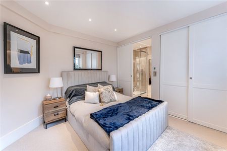 Stunning Two Bedroom Apartment with Access to Award Winning Gardens - Photo 3