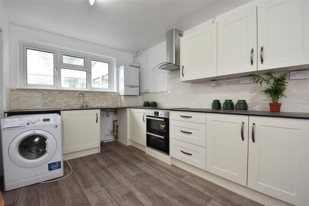 3 bedroom maisonette to rent - Photo 1