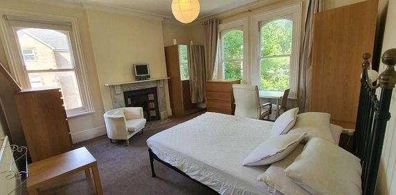 House share to rent - Photo 2