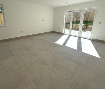 3 bedroom detached house to rent - Photo 2