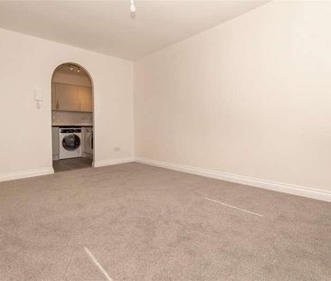 Woodland Grove, Epping, CM16 - Photo 1