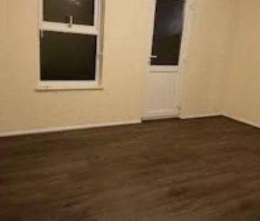 3 bedroom end of terrace house to rent - Photo 1