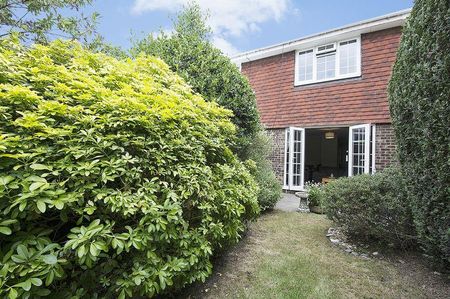 2 bedroom terraced house to rent - Photo 2