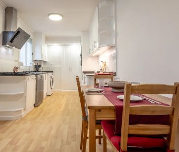 3-bedroom apartment for rent in La Petxina, Valencia, perfect for professionals and students - Photo 6