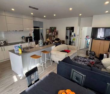 Five bedrooms in Glendene - Photo 2