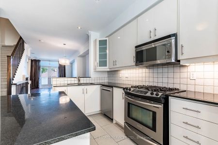 Condo Townhouse For Lease | W9245254 - Photo 5