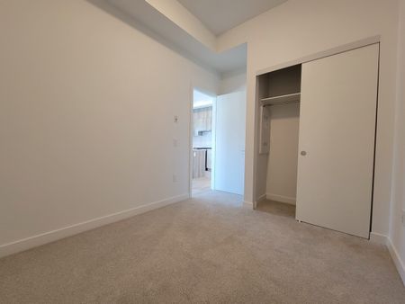 Downtown 2nd Floor Luxury 2 Bdrm * Pets - Photo 4