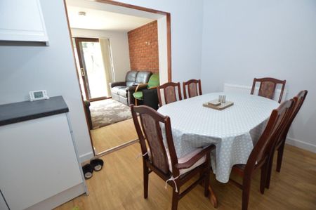 5 bedroom semi-detached house to rent - Photo 2