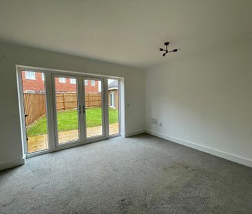 3 bedroom semi-detached to let - Photo 1