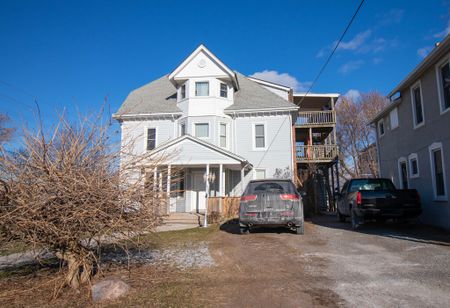 Cozy 1-Bedroom Apartment in Port Colborne! - Photo 3