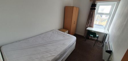 3 bedroom flat share to rent - Photo 2