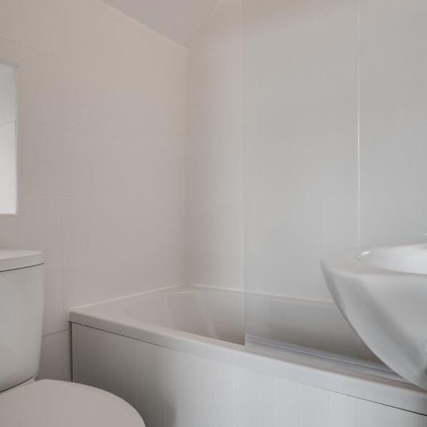 Studio Flat To Let - Photo 1